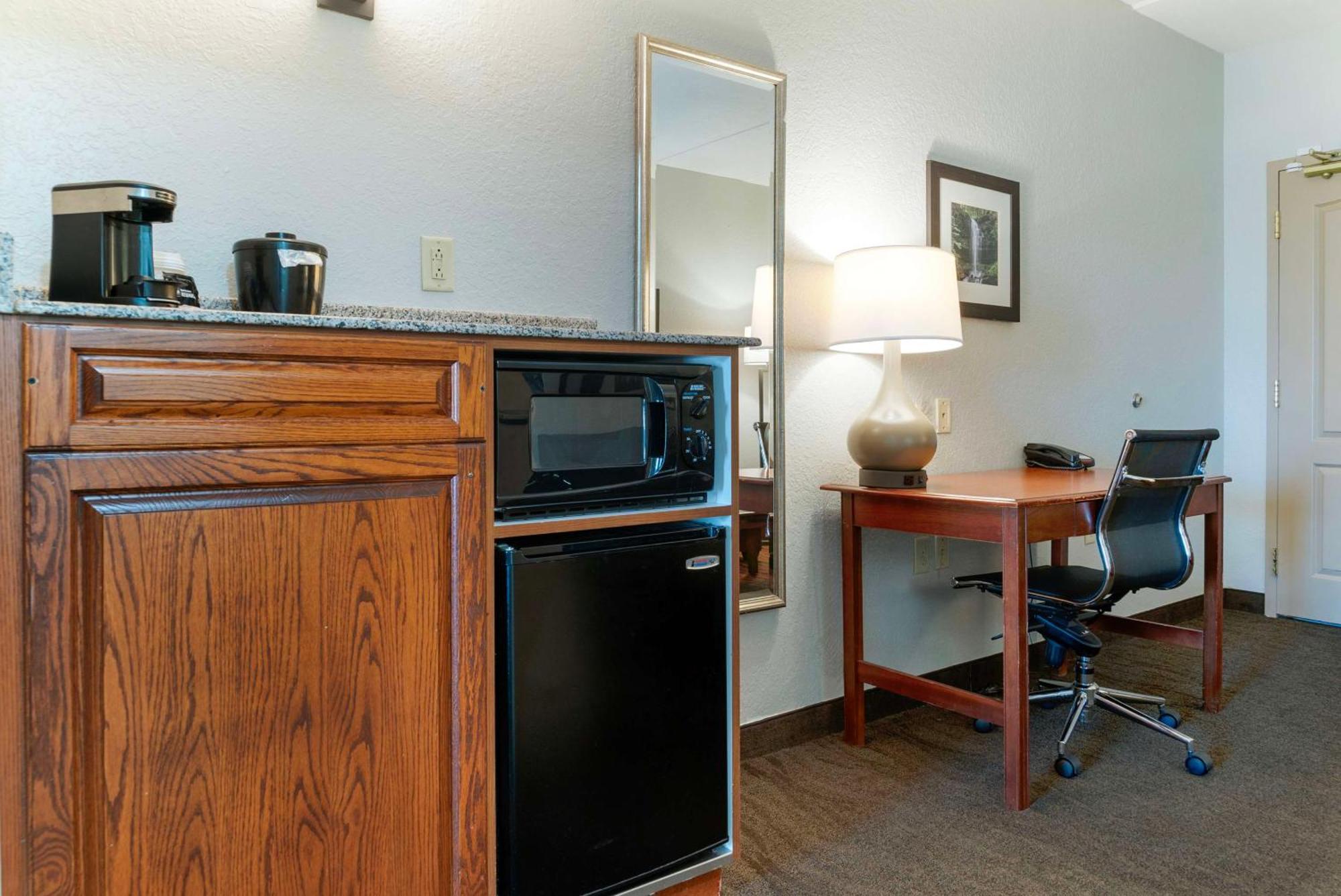 Best Western Executive Inn & Suites Grand Rapids Exterior photo