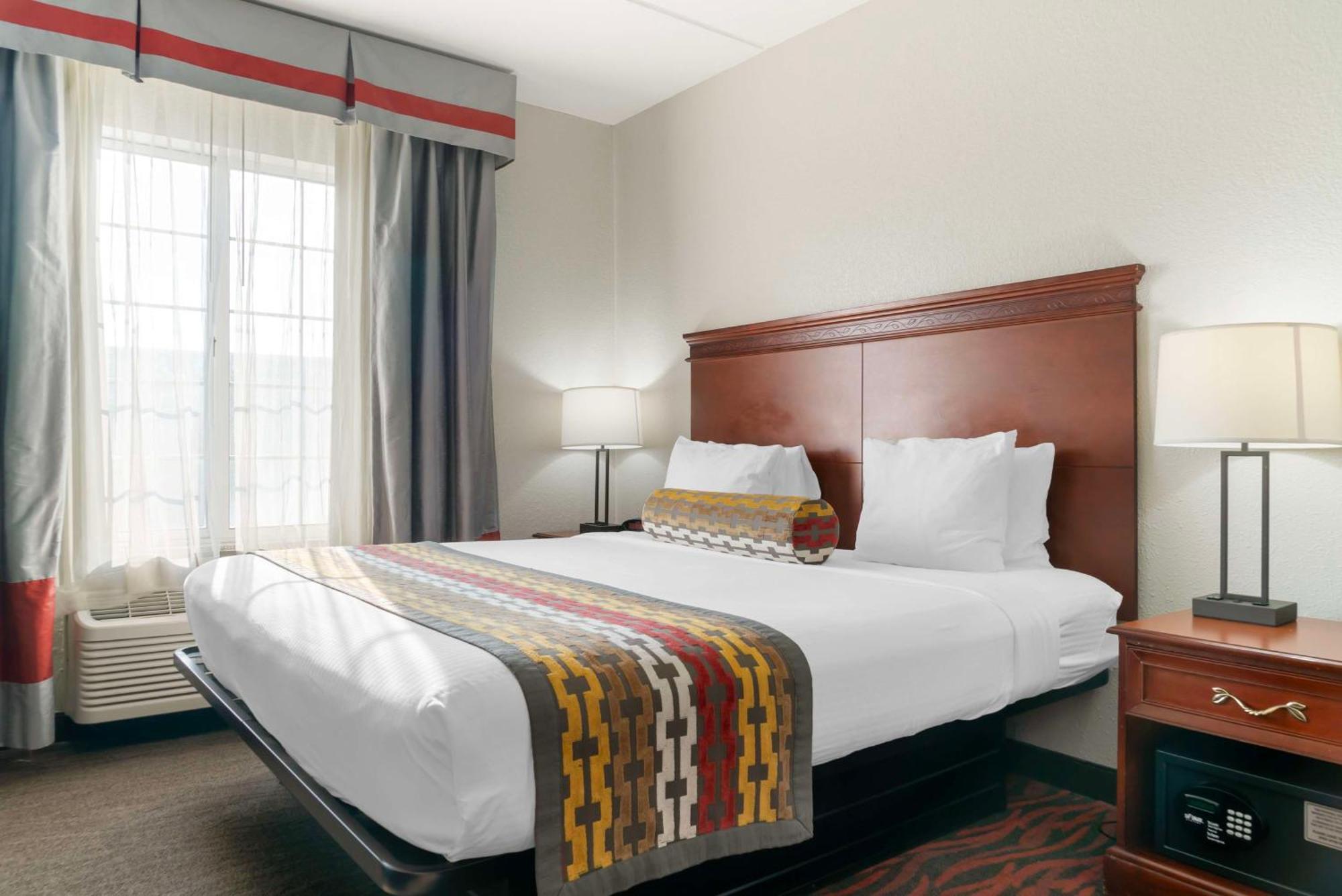 Best Western Executive Inn & Suites Grand Rapids Exterior photo