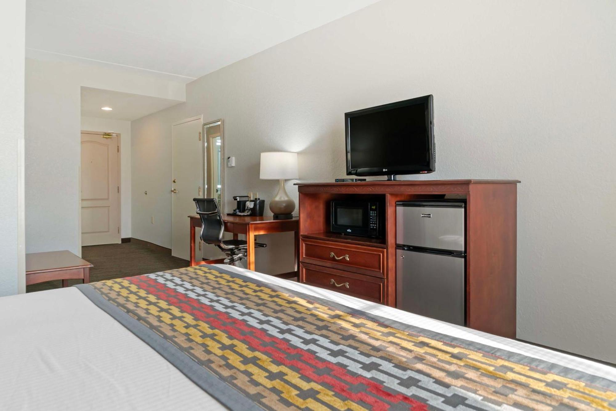 Best Western Executive Inn & Suites Grand Rapids Exterior photo