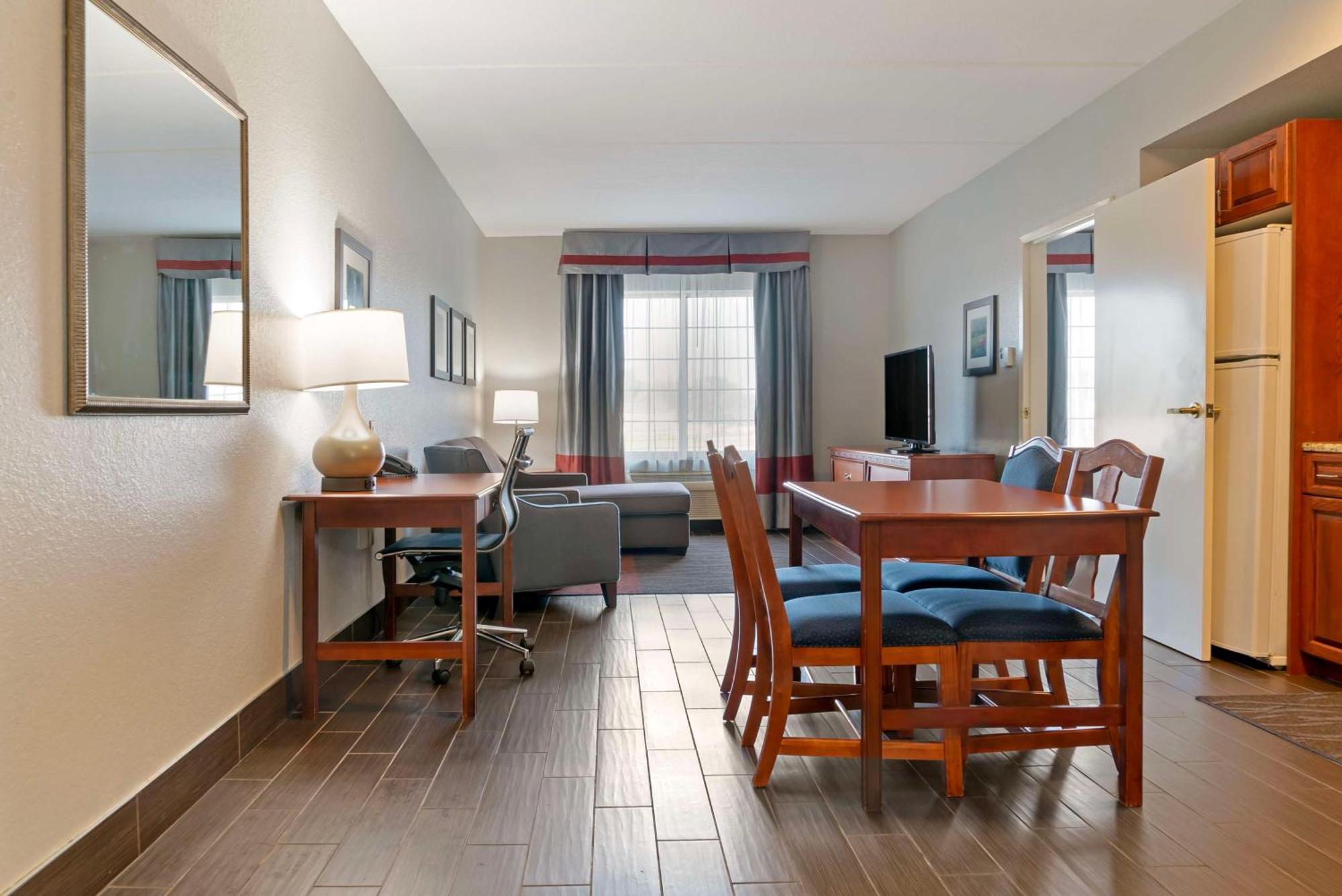 Best Western Executive Inn & Suites Grand Rapids Exterior photo