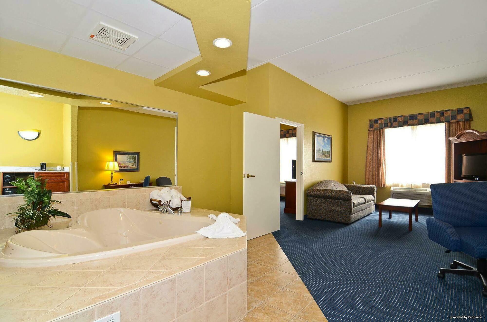 Best Western Executive Inn & Suites Grand Rapids Exterior photo