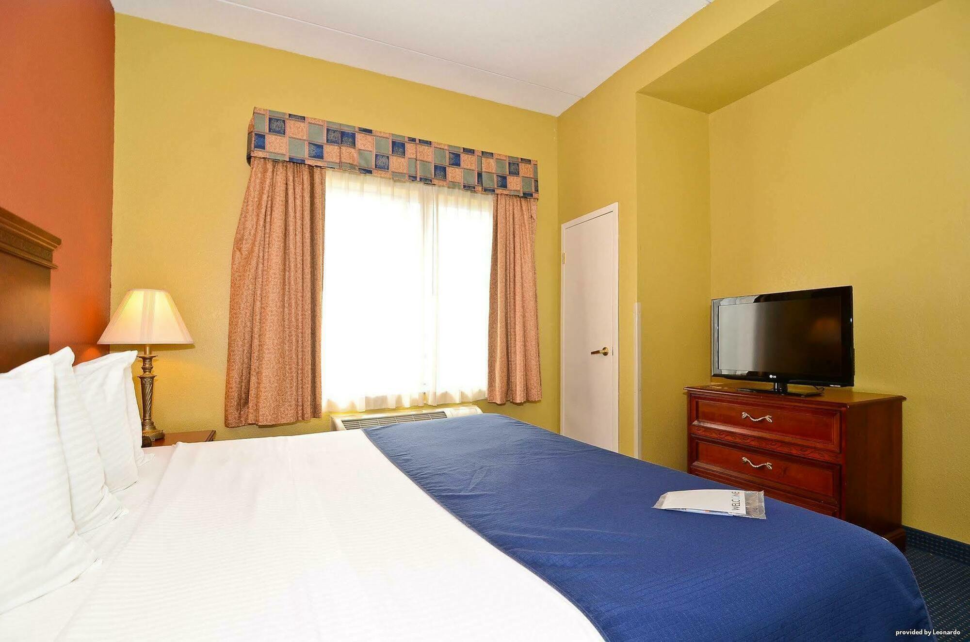 Best Western Executive Inn & Suites Grand Rapids Exterior photo